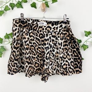 LF Seek The Label high rise cheetah print shorts M